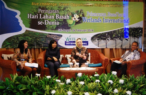 Moderator, Wahyu Utami Tulis Wiyati, Dr. Cherryta Yunia, I Nyoman Suryadiputra (kiri ke kanan). Foto: Ratih Rimayanti
