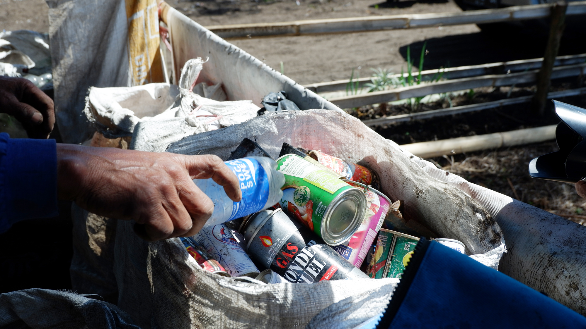 Pemilahan sampah Titik Kartitiani