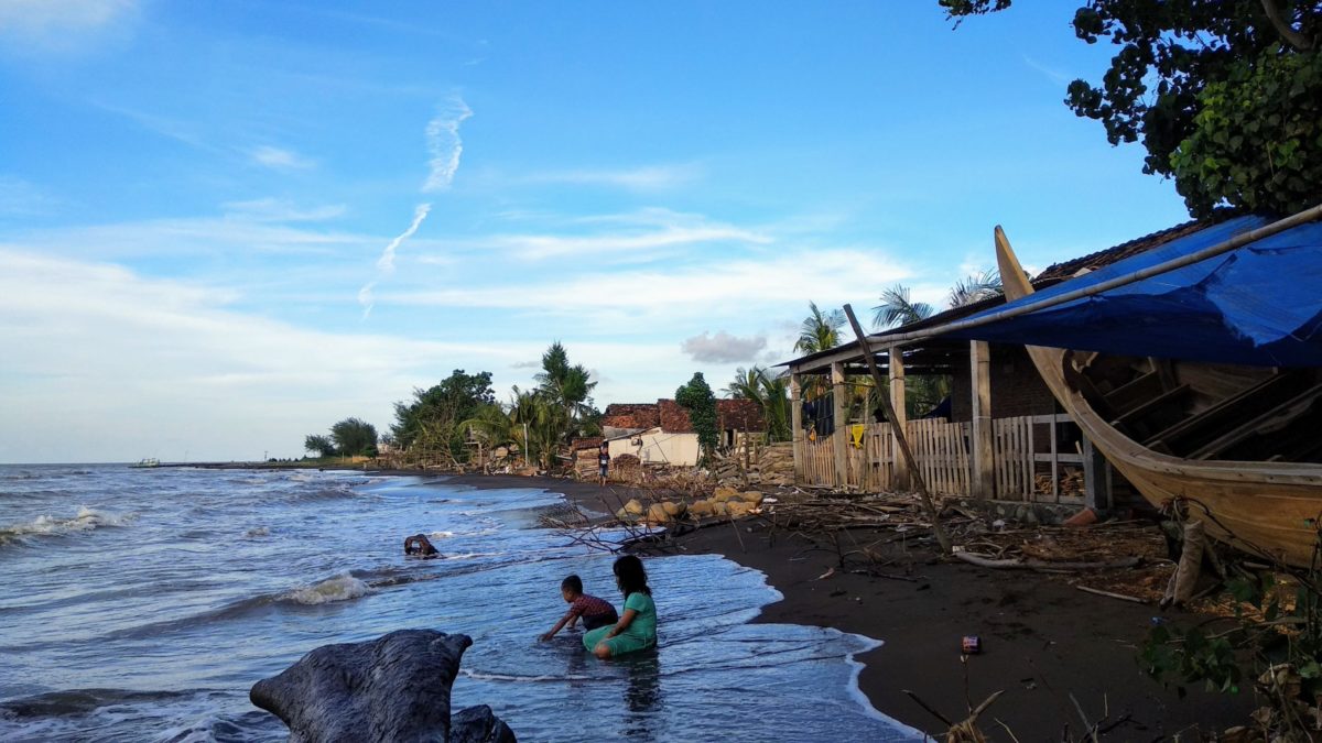 Abrasi di pesisir utara Jepara