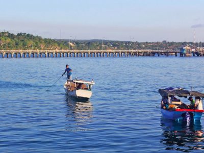 Nelayan di Pelabuhan Perikanan Kelurahan Alak, Kupang, NTT