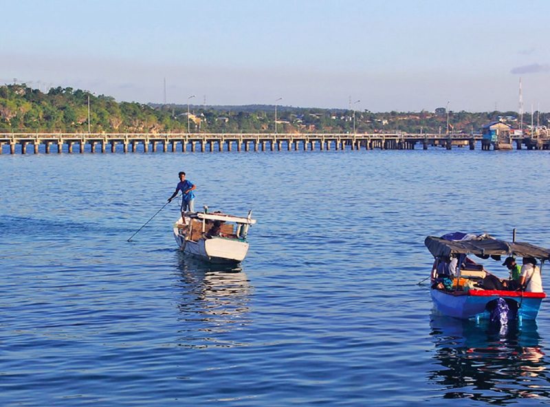 Nelayan di Pelabuhan Perikanan Kelurahan Alak, Kupang, NTT