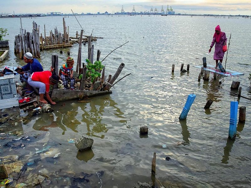 Berziarah ke makam yang tenggelamPilgrimage_at_submerged_tombs