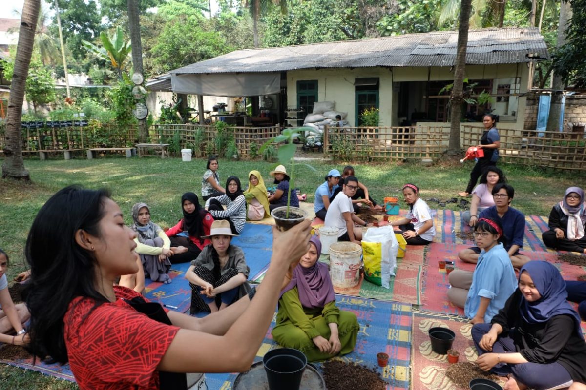 Aktivitas kebun belajar di Kebun Kumara