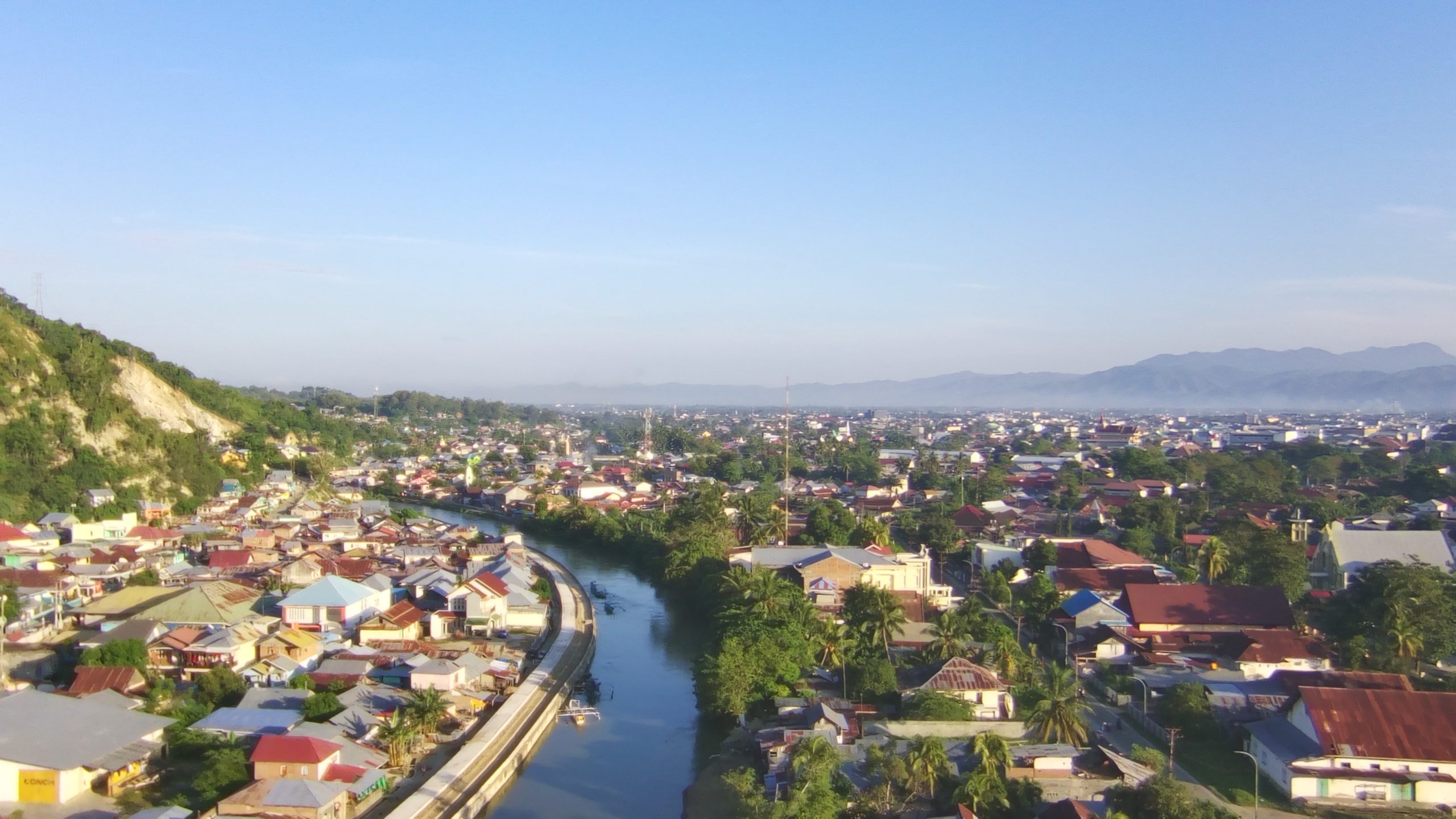 Foto bentang alam Kota Gorontalo yang diambil dari udara