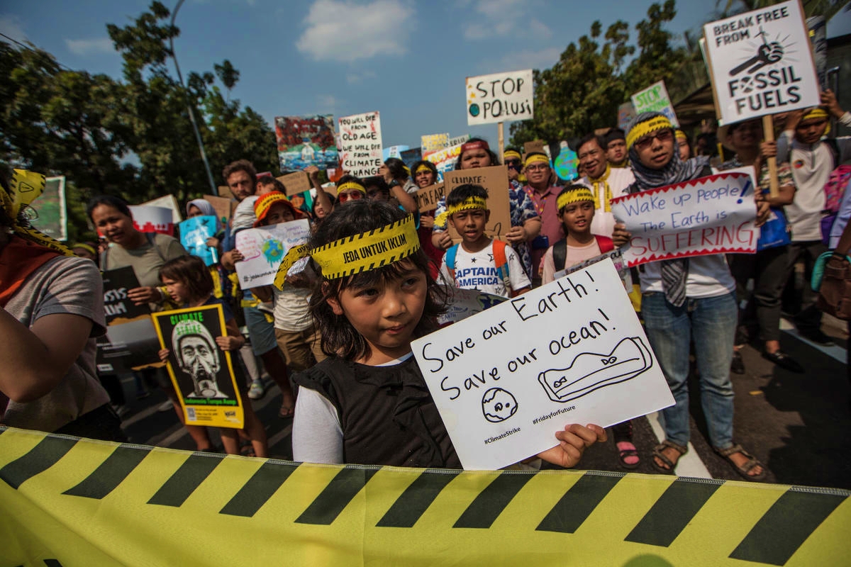 Young protesters at the Climate Strike protest in Jakara in 2019