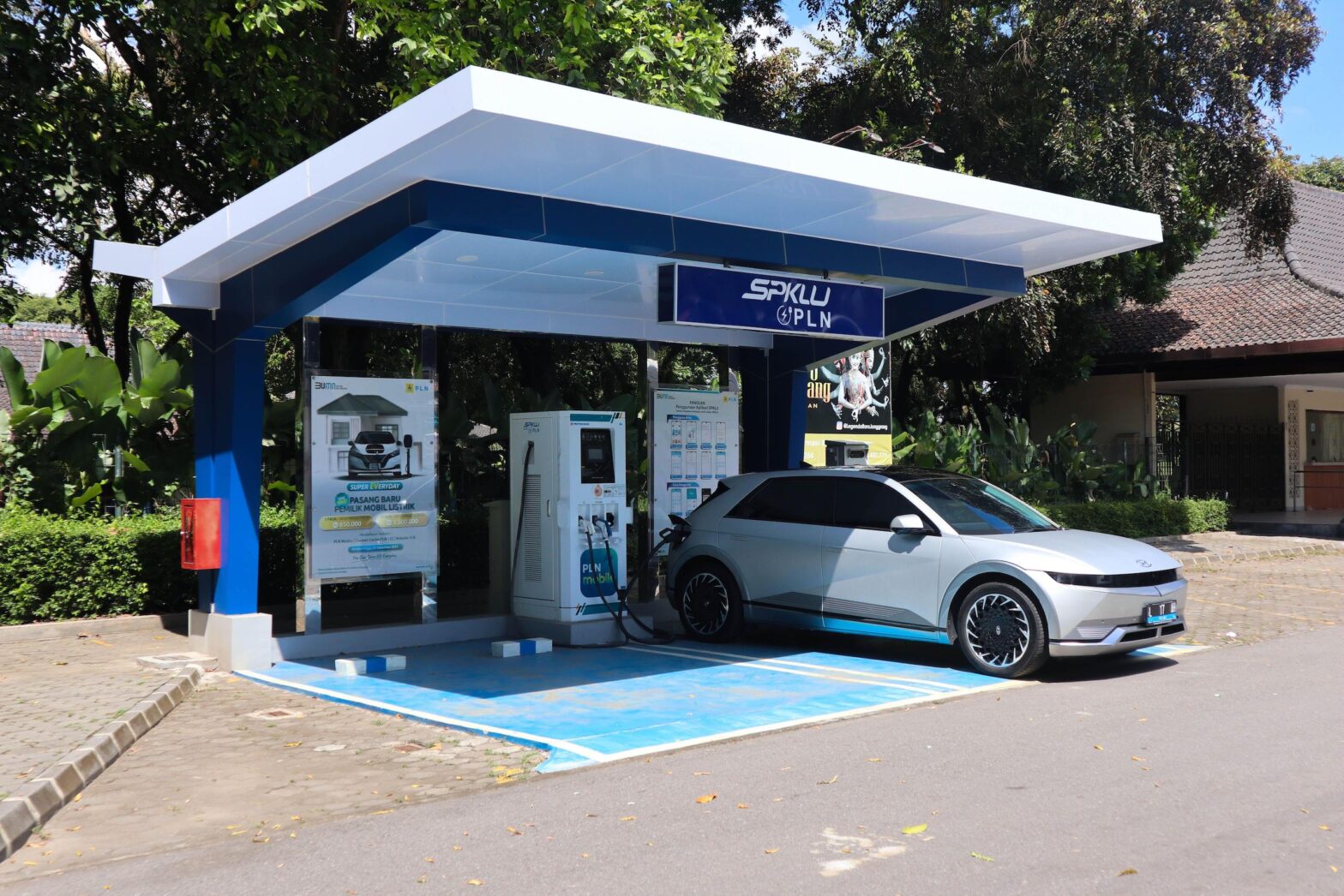 Charging electric vehicle in Yogyajarta