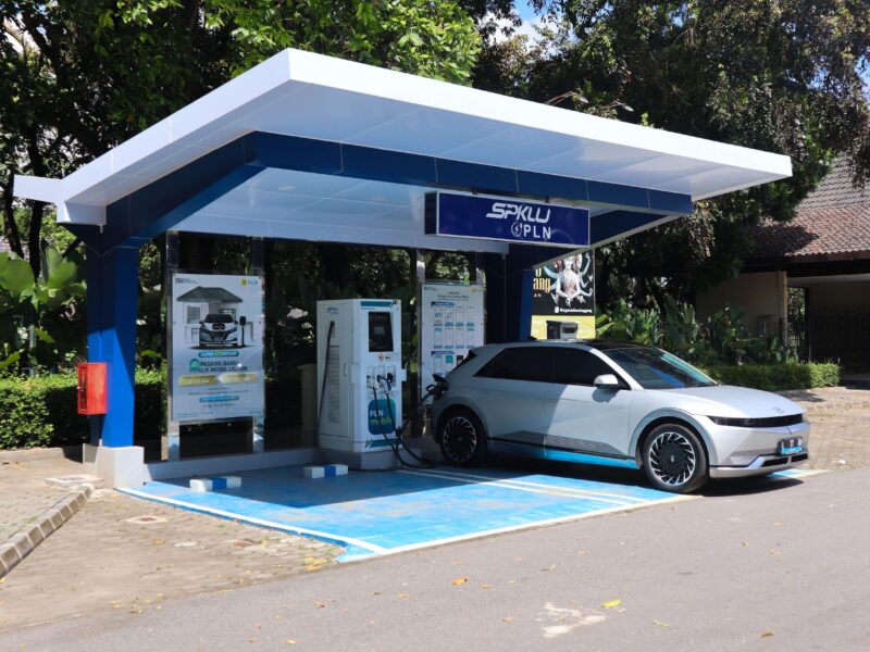 Charging electric vehicle in Yogyajarta
