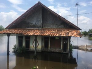 Rumah terendam rob di Pekalongan