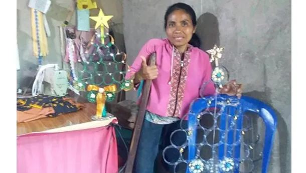 Albina Abong and her plastic waste craft