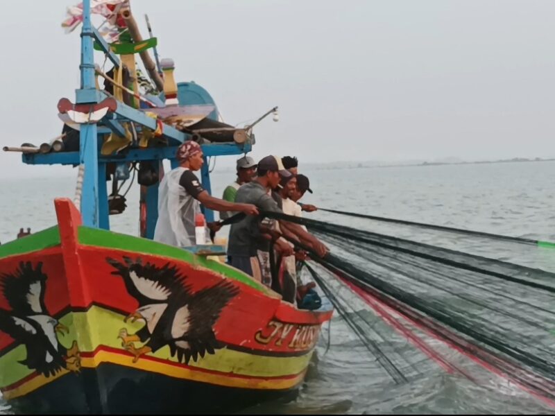 Nelayan di area Kawasan Industri Wilmar