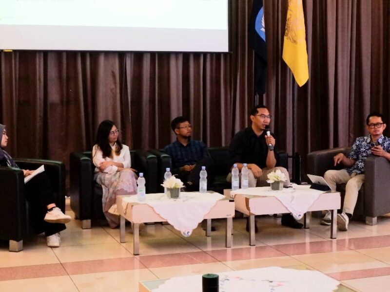 pekerjaan hijau Diskusi bertajuk Pekerjaan Hijau di Mata Anak Muda, Bagaimana Prospek Karier dan Tantangannya, di Ruang Apung Perpustakaan Pusat UI, Sabtu, 11 November 2023. (Foto: UI)