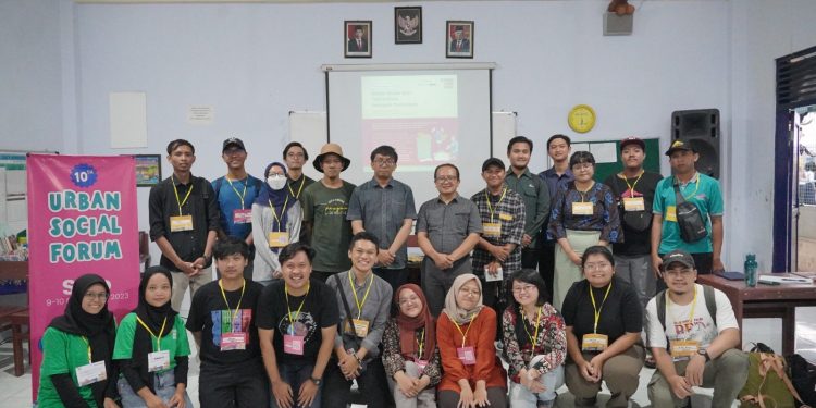 Gita Pertiwi dan Wahana Lingkungan Hidup (Walhi) menggelar Urban Social Forum 10 untuk mengurangi pemanasan global karena sampah. (Foto: AZWI/Kia)