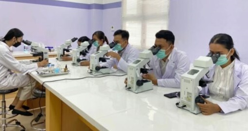 Mahasiswa Undiksha Bali. Tim mahasiswa Undiksa meneliti metode deteksi penyebab diare. (Foto: Undiksha, Bali)