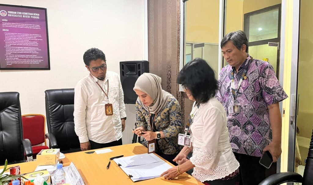 Visitasi pendirian Program Studi Kedokteran Hewan Universitas Negeri Padang (UNP). (Foto: UNP)