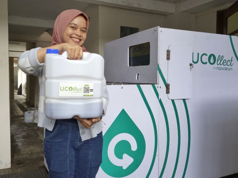 Minyak goreng bekas atau jelantah termasuk limbah B3 yang dapat merusak lingkungan dan berdampak buruk pada kesehatan. Noovoleum hadir sebagai solusi untuk menampung minyak jelantah dengan memberikan nilai ekonomis.