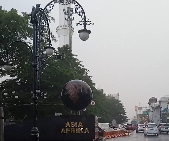 Bandung saat musim hujan. (FOTO: ekuatorial.com)