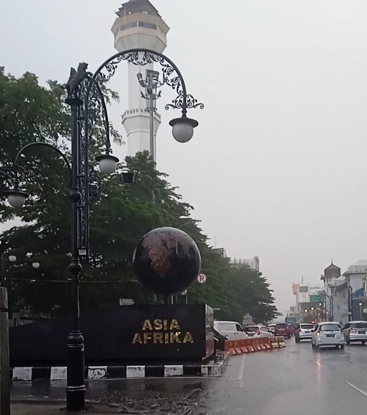 Bandung saat musim hujan. (FOTO: ekuatorial.com)