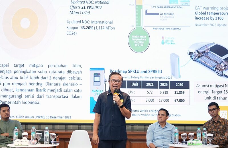 Kuliah umum di Bale Sawala, Gedung Rektorat Unpad, Jatinangor, Jumat, 15 Desember 2023, antara lain membahas penambangan nikel. (Foto: Humas Unpad)