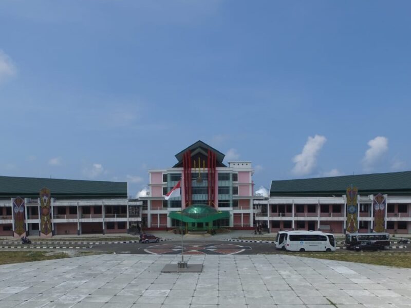 Mahasiswa S3 pertama Universitas Negeri Papua mengikuti Sidang Ujian Terbuka Promosi Doktor dengan predikat Cumlaude. Dia menjadi doktor ilmu lingkungan pertama.