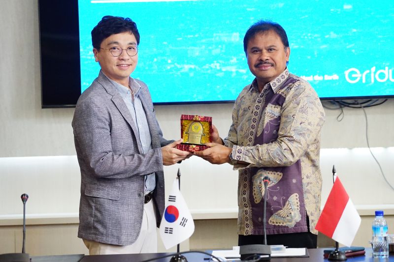Unram diterima kunjungan Gridwiz, asal Korea Selatan, untuk membahas Solar Powered Personal Mobility Sharing Project dan energi surya.