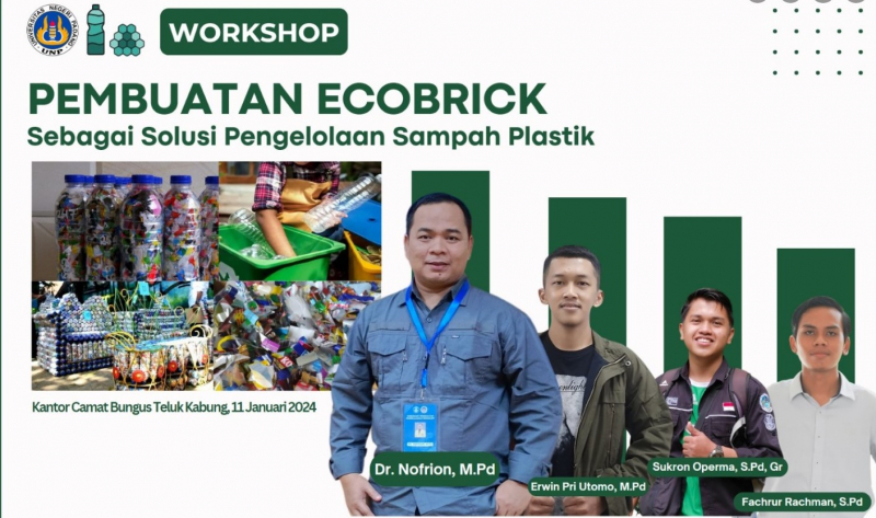 Universitas Negeri Padang bekali masyarakat pengelolaan sampah dengan metode ecobrik. (Foto: UNP)