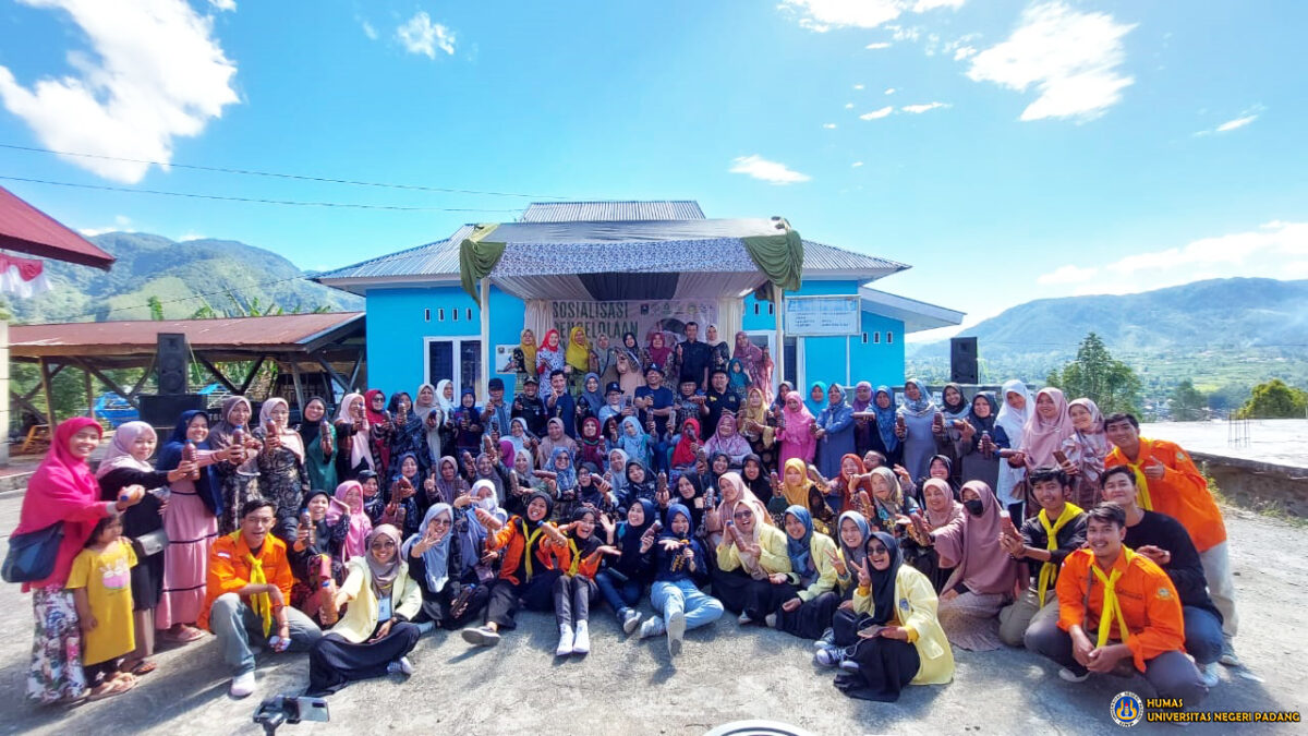 The Nagari Talang Babungo community in Solok Regency, West Sumatra, is learning to manage household waste with eco-enzymes