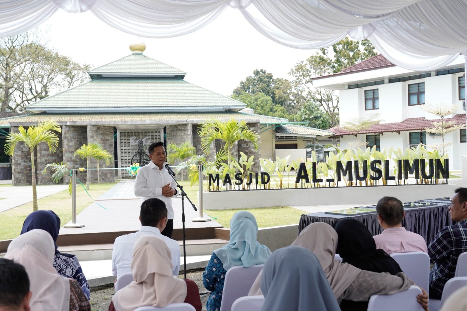 Rektor Universitas Sumatera Utara (USU) Muryanto Amin meresmikan Pedestrian USU