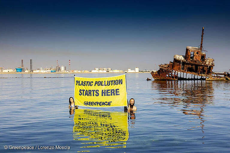 Greenpeace menyerukan industri agar mengurangi produksi plastik. (Lorenzo Moscia/Greenpeace)