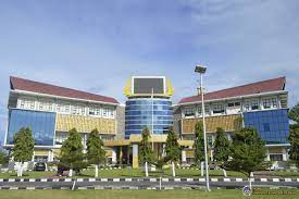 Dampak perubahan iklim terhadap bencana alam di Indonesia. Temukan hasil riset dan analisis yang dilakukan oleh klimatologis di BMKG Jakarta.