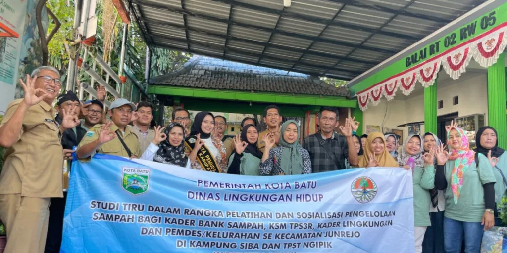 DLH Kota Batu dan Pemerintah Kota Gresik menjalin kerjasama untuk mengelola sampah dengan praktik kampung zero waste.
