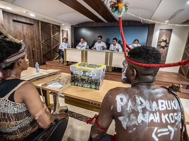 Suku Awyu dan Moi mempertanyakan niat baik Mahkamah Agung dalam memproses gugatan tentang penyelamatan hutan adat Papua.