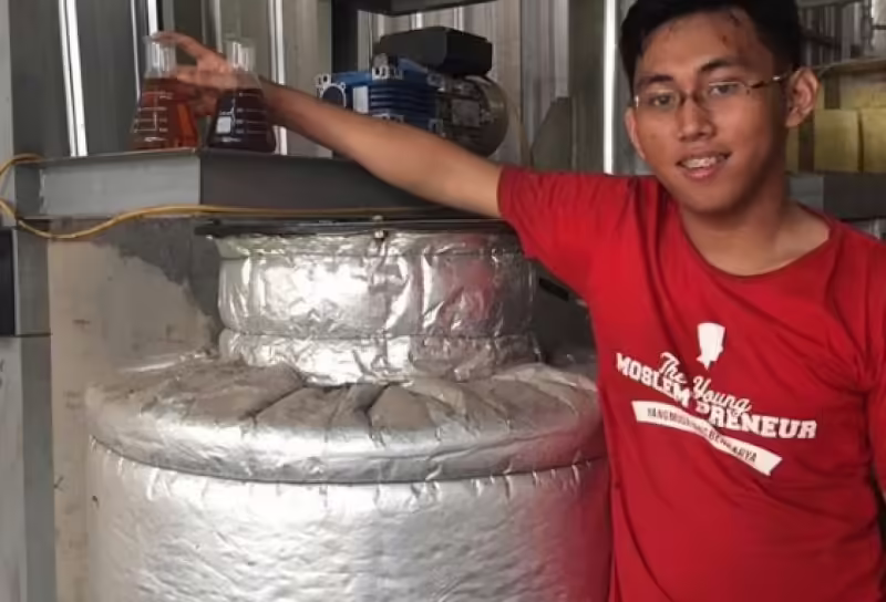 Andi mengembangkan sistem profit sharing dalam proses pengumpulan jelantah yang melibatkan masyarakat. (Dok : Traction Energy Asia)