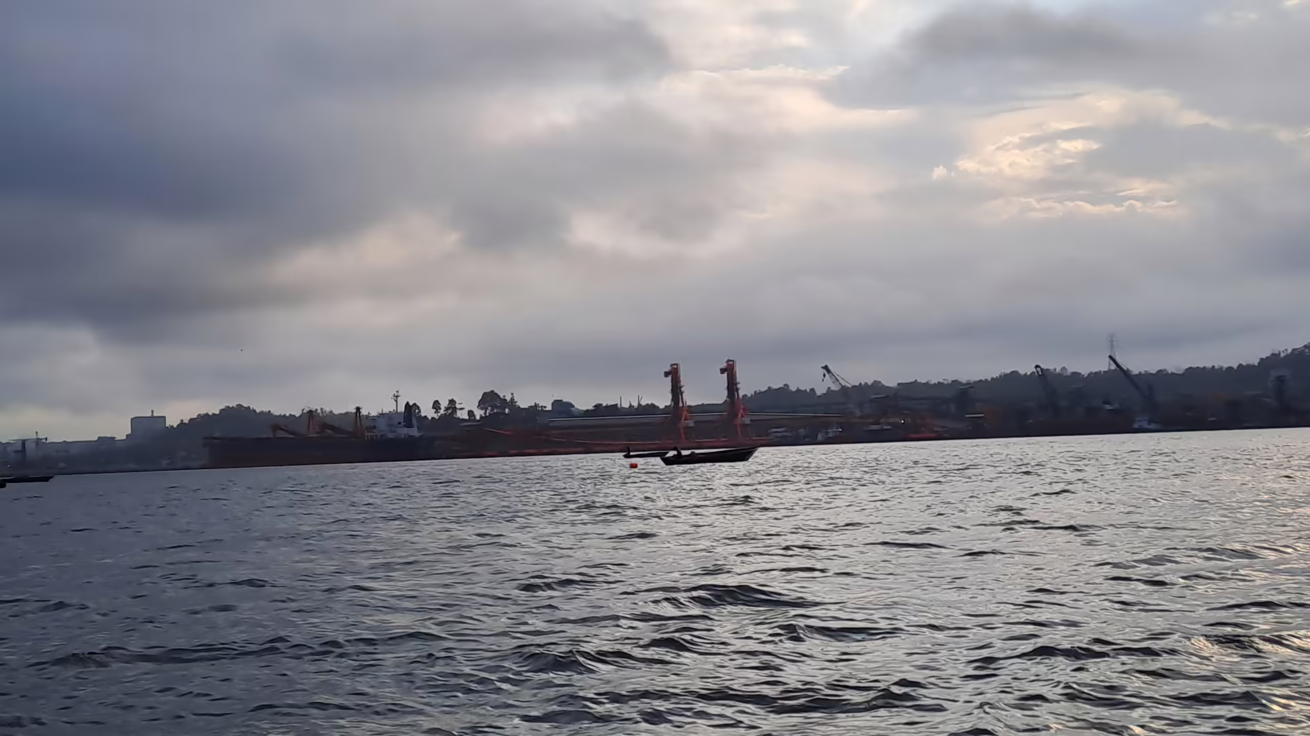 Jatuh bangun nelayan tangkap ikan di Teluk Balikpapan