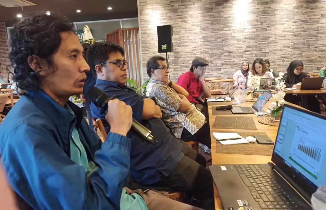 Indonesia's Green Energy Transition. Indonesia's JETP Progress: $21.6 Billion Green Energy Investment Plan Targets Renewable Power and Job Creation.