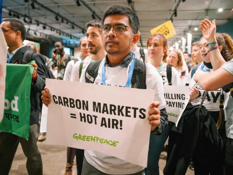 Greenpeace menyerukan #PollutersPay di COP29. Bahwa perdagangan karbon di Indonesia solusi palsu dalam mengurangi dampak krisis iklim.
