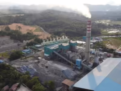 PLTU sebagai salah satu industri penghasil energi kotor penyebab perubahan iklim, (trendasia.org)