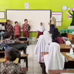 Mahasiswa IPB University ajarkan anak tidak buang sampah sembarangan