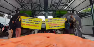 Warga Depok segel tungku bakar sampah milik pemkot