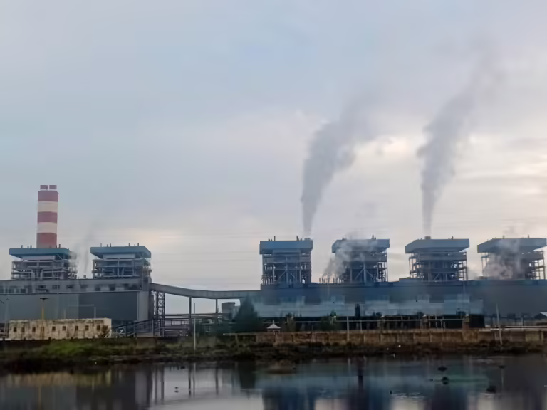 PLTU PT Obsidian Stainlees Steel (OSS) terletak di Desa Tani Indah, Kecamatan Kapoiala, Konawe