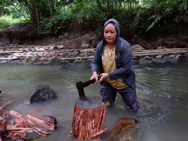 Perempuan Mentawai