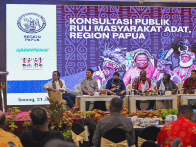 Konsultasi Publik Rancangan Undang-Undang Masyarakat Adat Papua di Sorong. (Foto: Aldo Rio / Greenpeace)