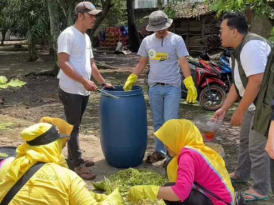 memilah sampah
