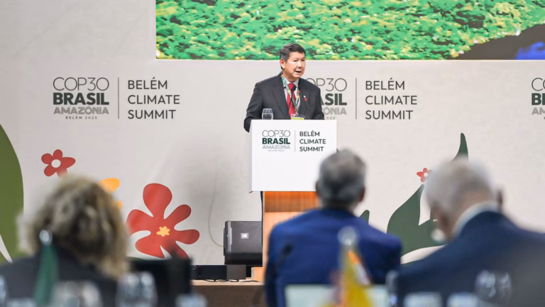 Indonesis di COP 30 berkomitmen mencapai Net Zero Emission pada tahun 2060, yang didukung oleh energi terbarukan.