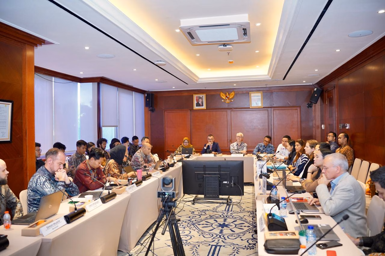 PT PLN (Persero) berkolaborasi dengan Uni Eropa, KfW Development Bank, dan PT Sarana Multi Infrastruktur (Persero) membangunan infrastruktur listrik hijau.