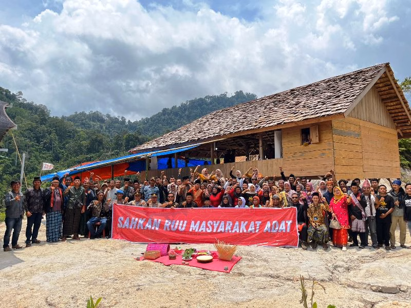 Sekolah Adat Tunggu Tubang upaya membangun jembatan yang menghubungkan generasi muda adat Semende dengan akar leluhur.