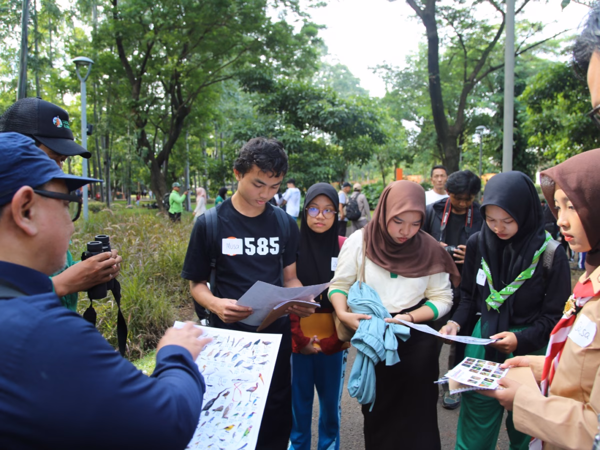 Tebet Eco Park memiliki potensi menjadi habitat berbagai jenis fauna burung serta amfibi dan reptil.