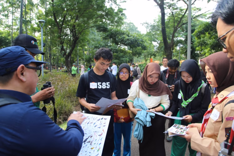 Tebet Eco Park memiliki potensi menjadi habitat berbagai jenis fauna burung serta amfibi dan reptil.