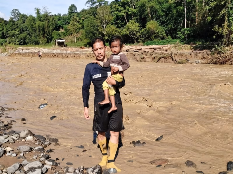 Di tengah amukan alam, Mahli pulang sebagai seorang suami, seorang ayah, dan seorang ranger yang mempertaruhkan nyawa demi hutan dan sesama.