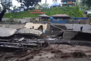 Hutan Gunung Slamet tergerus, banjir mengamuk di kaki gunung