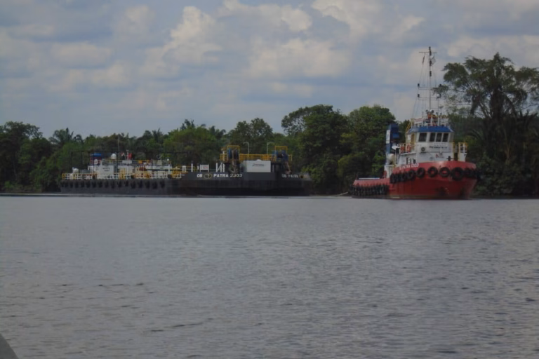 Nelayan Sulit Makan, Air Sungai Siak Kian Menghitam karena Limbah